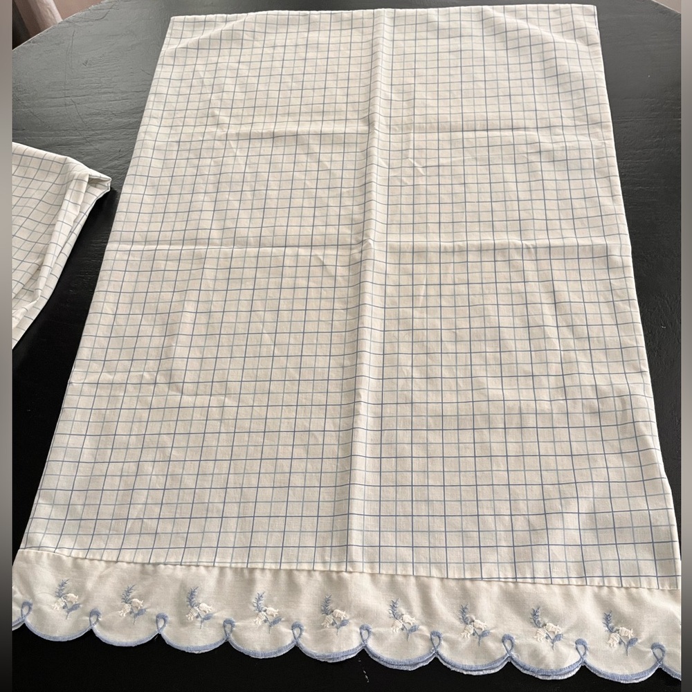 2 Vintage St Mary’s Percale Embroidered Pillowcases - Picture 12 of 15